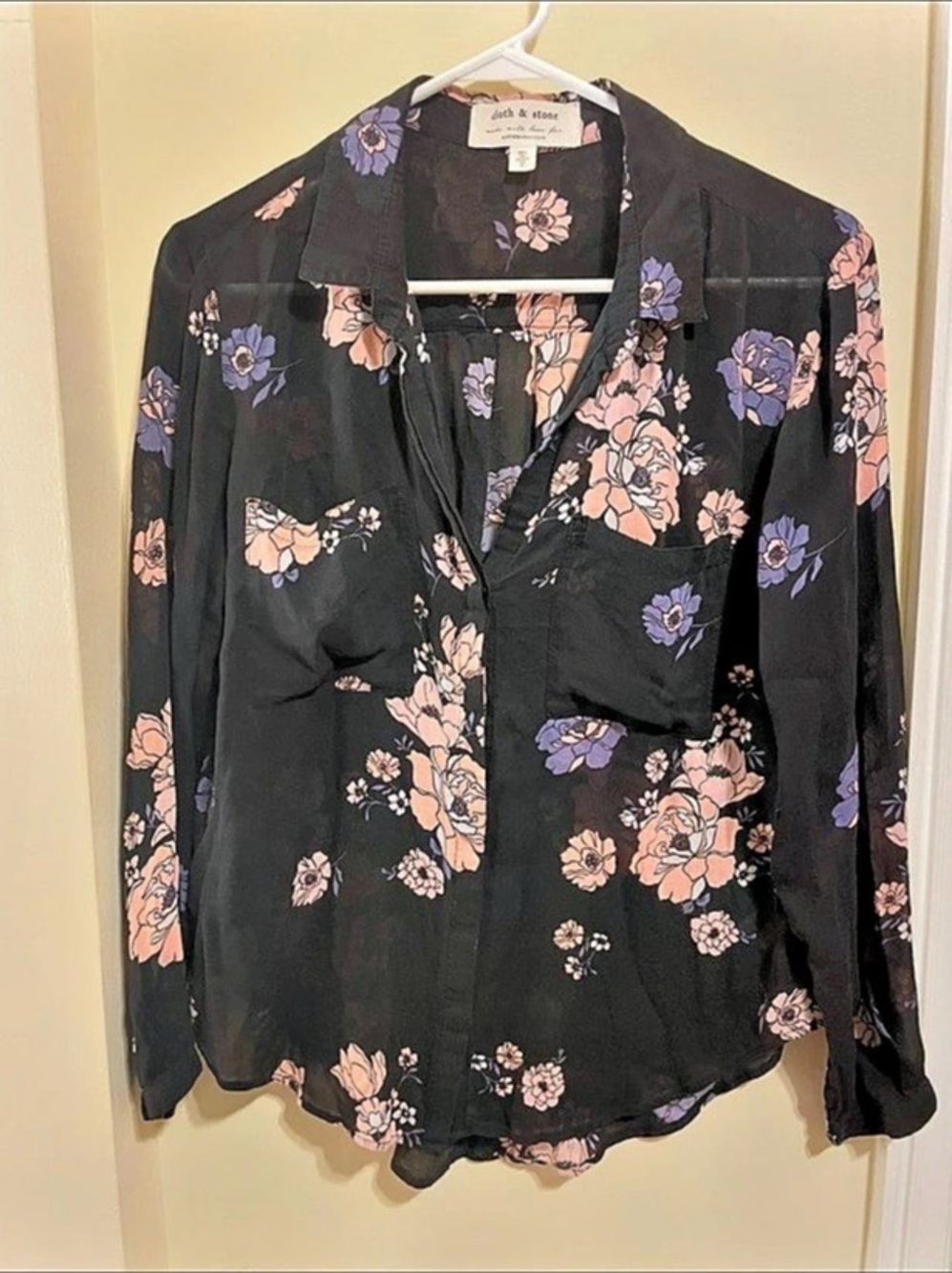 Cloth & Stone Floral Button-Down Shirt Floral Rayon Blouse in Black & Pink Size